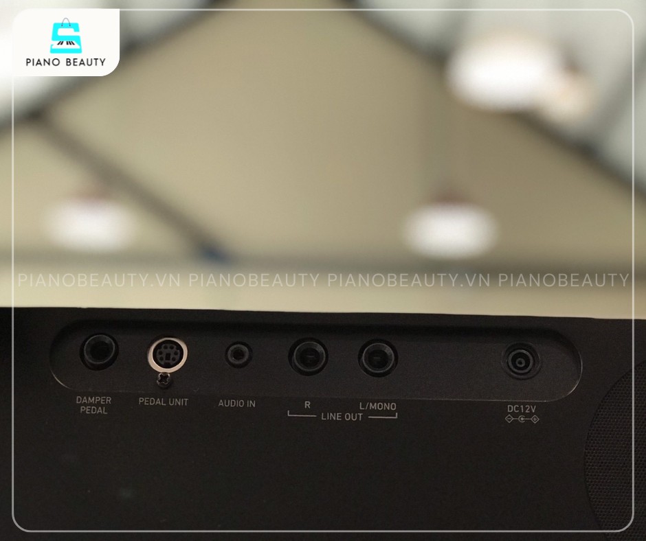 Piano điện Casio PX-S1000 trang bị đầy đủ các cổng kết nối