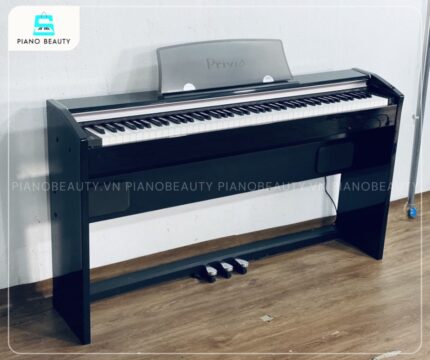Piano điện Casio PX1000BP sở hữu thiết kế thời trang và mỏng nhẹ.