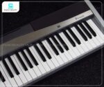 Piano Điện Casio PX120 có các phím ở dải âm trầm có độ nặng hơn so với các phím ở dải âm cao