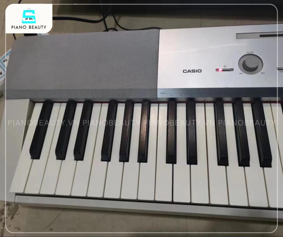 Piano Điện Casio PX150 có bế mặt phím được phủ lớp chất liệu giả ngà voi và gỗ mun