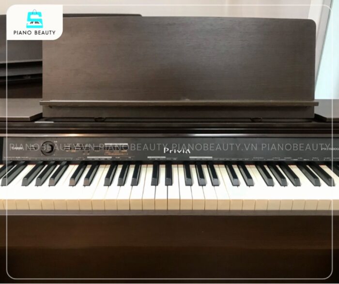 Piano điện Casio PX1500GP sở hữu một diện mạo đầy tinh tế với lớp vân gỗ nâu cao cấp