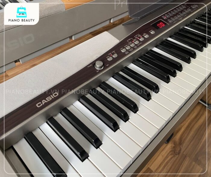 Bảng điều khiển của piano điện Casio PX500L