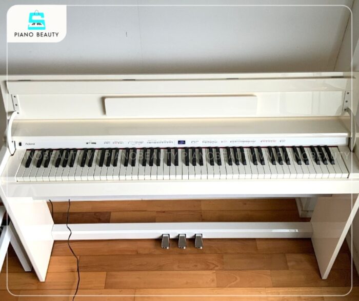 Piano điện Roland DP90S sở hữu bàn phím PHA II Ivory Feel và thiết kế cabinet đẹp mắt