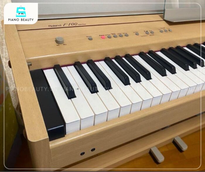 Piano điện Roland F100 mang đến nguồn âm thanh SuperNATURAL