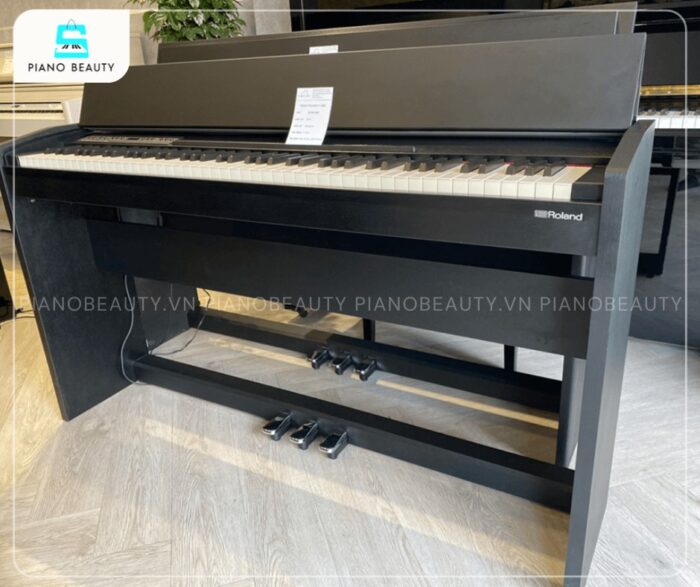 Đàn piano Roland F140 phù hợp với phòng nhỏ, sinh viên và người mới học đàn