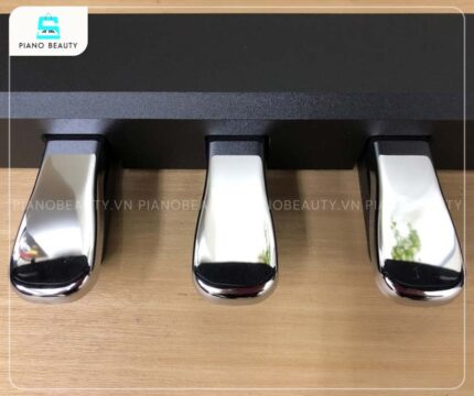 Hệ thống pedal của đàn piano Roland F140