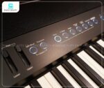 Bảng điều khiển của piano điện Roland F90