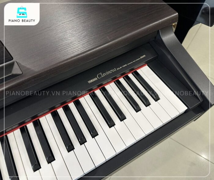 Piano Yamaha CLP122 bàn phím Graded Hammer mượt mà