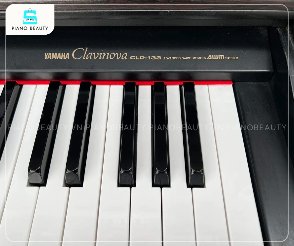Piano điện Yamaha CLP 133 với bàn phím Graded Hammer 88 phím