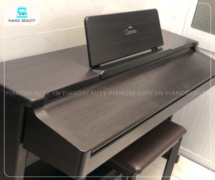 Piano điện Yamaha CLP133 mang nét đẹp cổ điển, sang trọng với sắc nâu đen vân gỗ