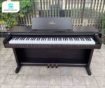 Piano điện Yamaha CLP 133 thiết kế thanh lịch với màu nâu gỗ