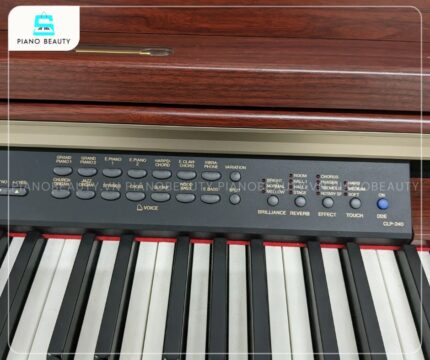 Bảng điều khiển của đàn piano Yamaha CLP240M