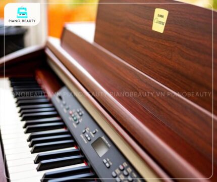 Bảng điều khiển của piano điện Yamaha CLP270M