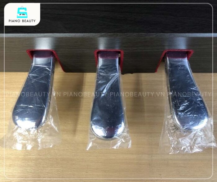 3 pedal chất lượng của piano Yamaha CLP675 WA
