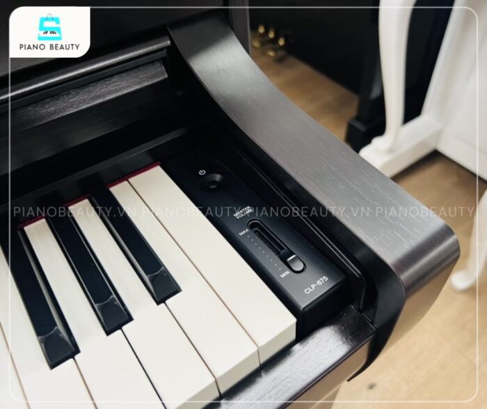 Đàn piano Yamaha CLP675 WA với 88 phím GrandTouch