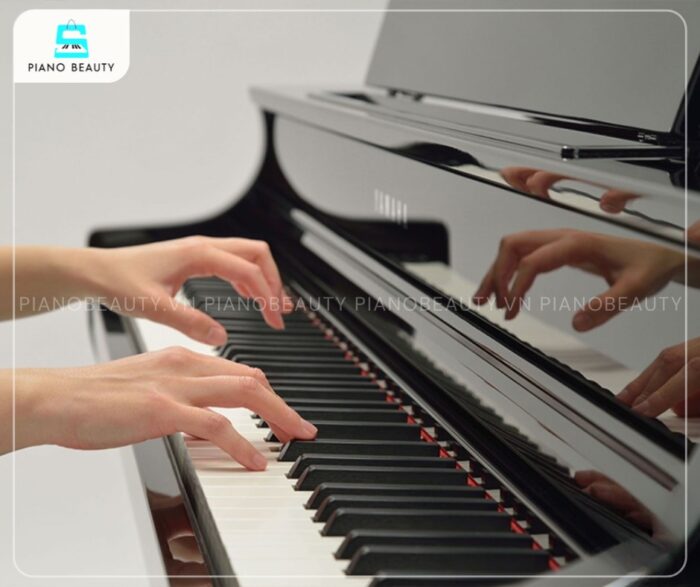 Piano điện Yamaha CLP695 với bàn phím GrandTouch chuẩn đại dương cầm
