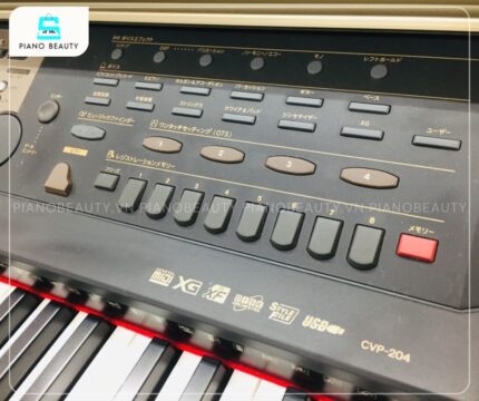 Bảng điều khiển của piano điện Yamaha CVP204