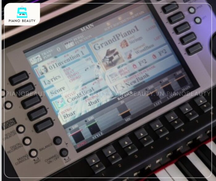 Màn hình lớn trực quan của piano điện Yamaha CVP209