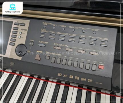 Bảng điều khiển tiện lợi của piano điện Yamaha CVP209