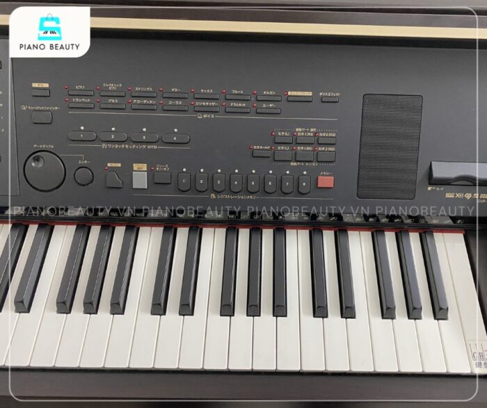 Bảng điều khiển tiện lợi của piano điện Yamaha CVP305