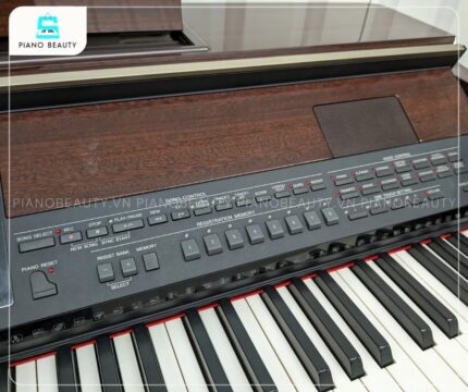 Bảng điều khiển của piano điện Yamaha CVP409