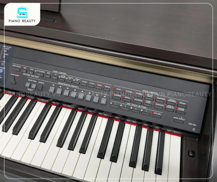 Bảng điều khiển của piano điện Yamaha CVP501