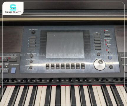 Màn hình hiển thị lớn của piano điện Yamaha CVP503