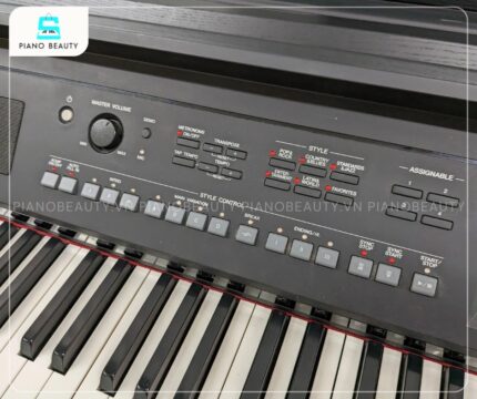 Bảng điều khiển của piano điện Yamaha CVP609