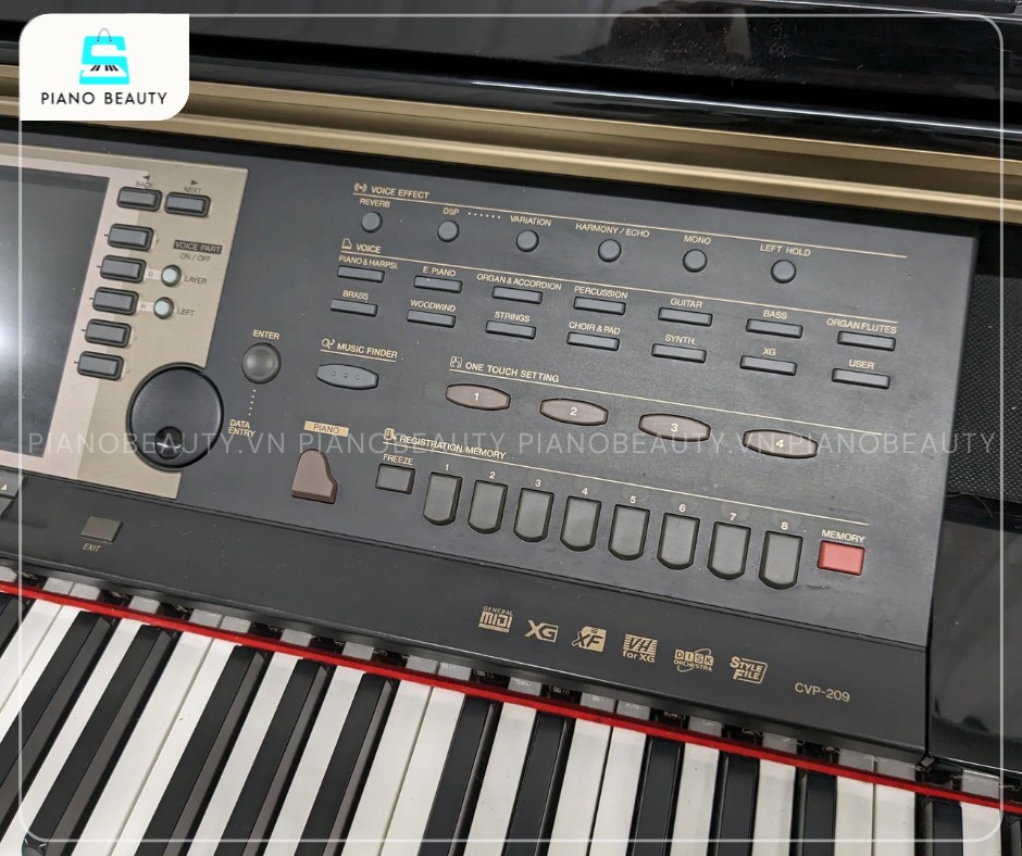 Bảng điều khiển tiện lợi của piano điện Yamaha CVP701