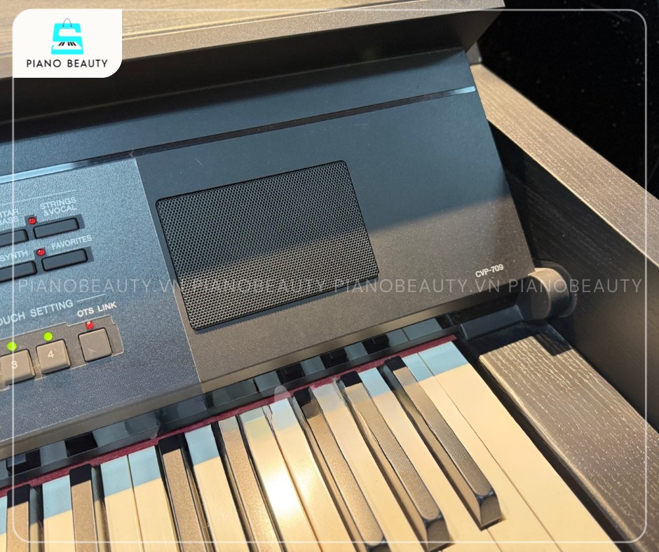 Piano điện Yamaha CVP709 với 88 phím GrandTouch phản hồi nhanh