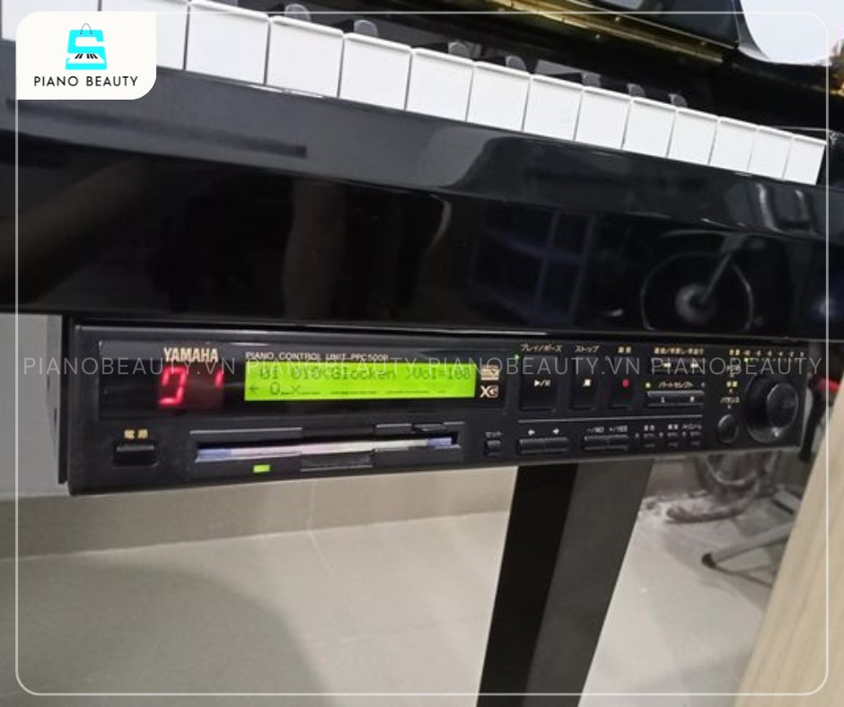 Piano điện Yamaha DGP2 có màn hình và bảng điều khiển tiện lợi
