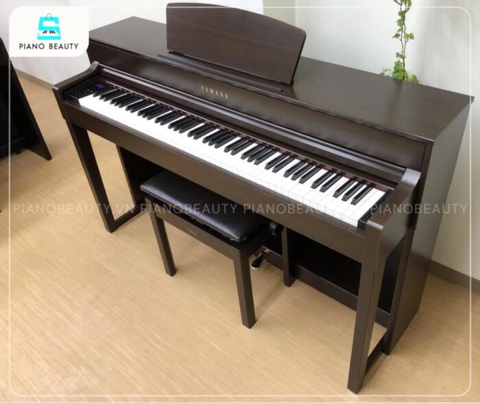 Piano điện Yamaha SCLP5450 nổi bật với màu gỗ nâu cổ điển