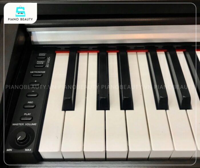 Bảng điều khiển của đàn piano Yamaha YDP135